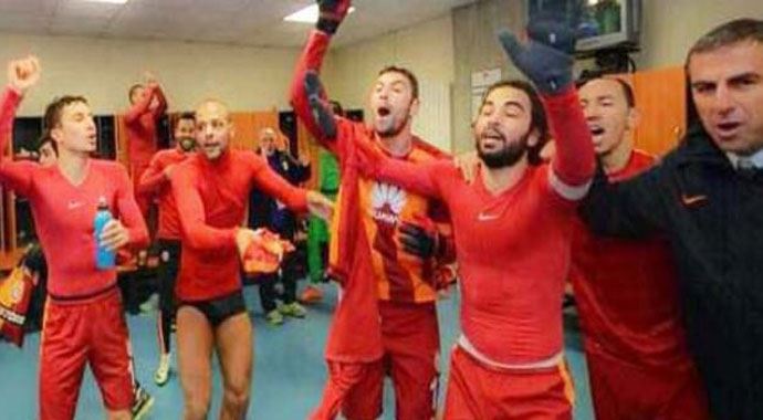 Aslan&#039;dan galibiyet pozu