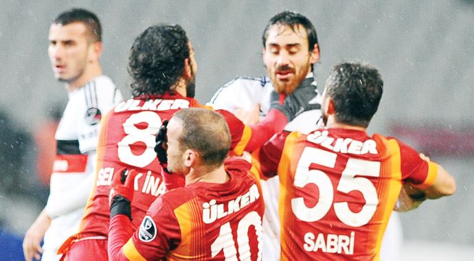 Beşiktaş sezonluk emeğine G.Saray ve F.Bahçe maçlarında yazık ediyor Beşiktaş sezonluk emeğine G.Saray ve F.Bahçe maçlarında yazık ediyor