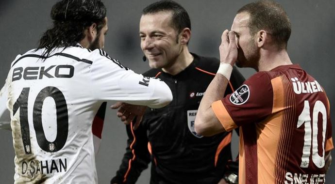 Cüneyt Çakır, Veli Kavlak'a neden kırmızı kart verdi? Cüneyt Çakır, Veli Kavlak'a neden kırmızı kart verdi?