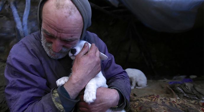Bosnalı evsizlerin dondurucu soğuklarda yaşam mücadelesi Bosnalı evsizlerin dondurucu soğuklarda yaşam mücadelesi