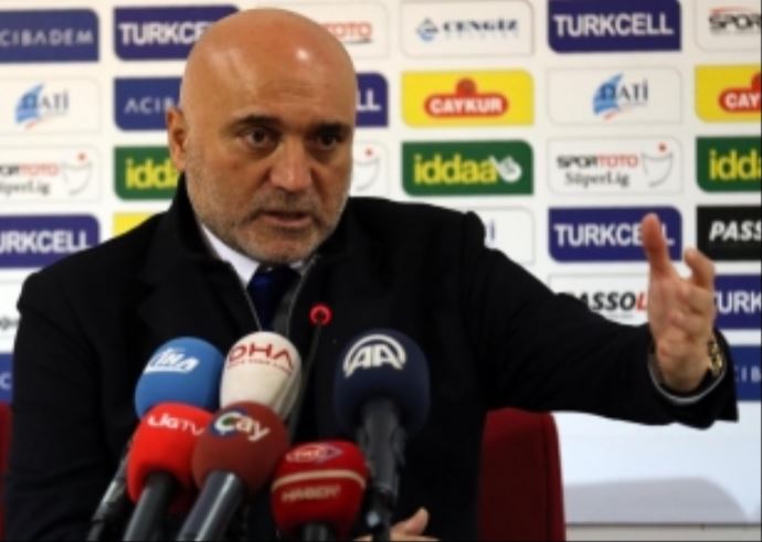 Hikmet Karaman 5 oyuncu istiyor Hikmet Karaman 5 oyuncu istiyor