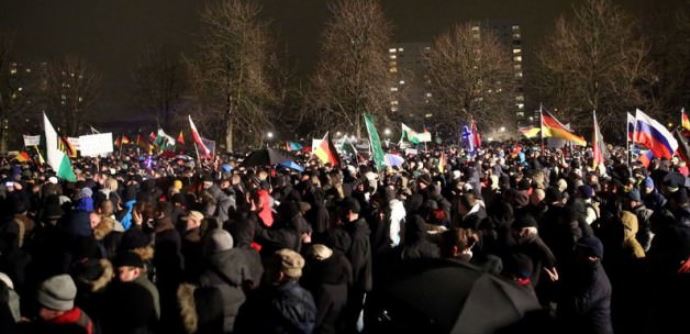 Almanya'da on binler İslam için haykırdı Almanya'da on binler İslam için haykırdı