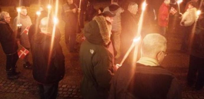 İslam karşıtlarına fişekli saldırı