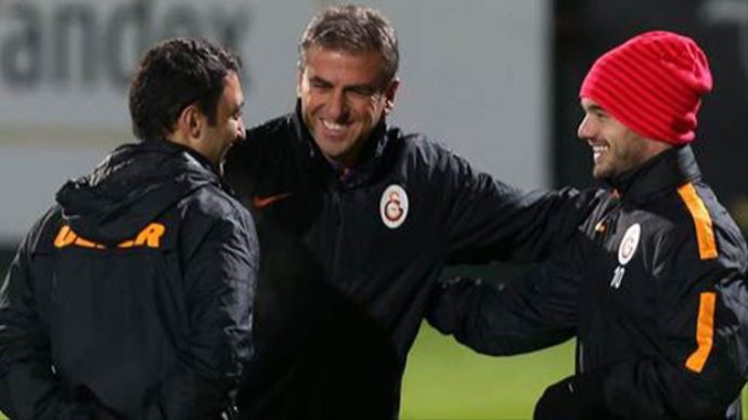 Hamza Hamzaoğlu'ndan Sneijder açıklaması! Hamza Hamzaoğlu'ndan Sneijder açıklaması!