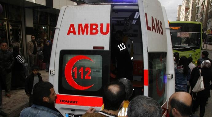 Cam silen genç kız yere çakıldı