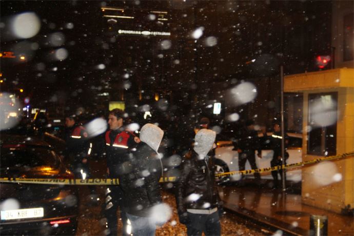 Vali Şahin: 'Canlı bomba ölü ele geçirildi' Vali Şahin: 'Canlı bomba ölü ele geçirildi'
