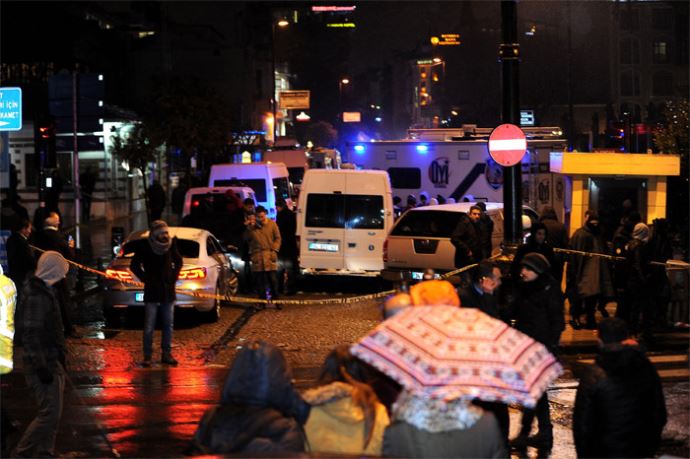 Sultanahmet'teki intihar saldırısında 1 polis şehit Sultanahmet'teki intihar saldırısında 1 polis şehit