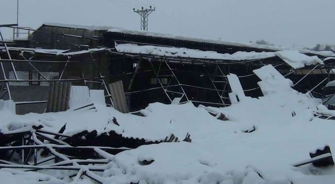 30 fabrikanın çatısı kardan çöktü, zarar büyük 30 fabrikanın çatısı kardan çöktü, zarar büyük