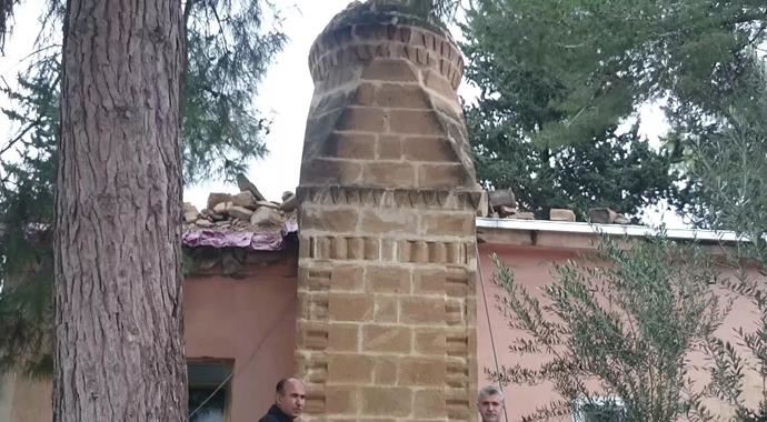 Fırtına minareyi devirdi, lokantayı yıktı