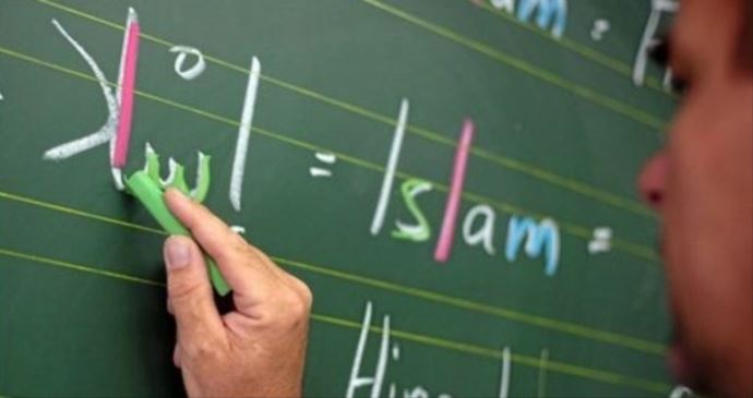 Aman Bakan: 'İslam din dersi genişletilsin' Aman Bakan: 'İslam din dersi genişletilsin'