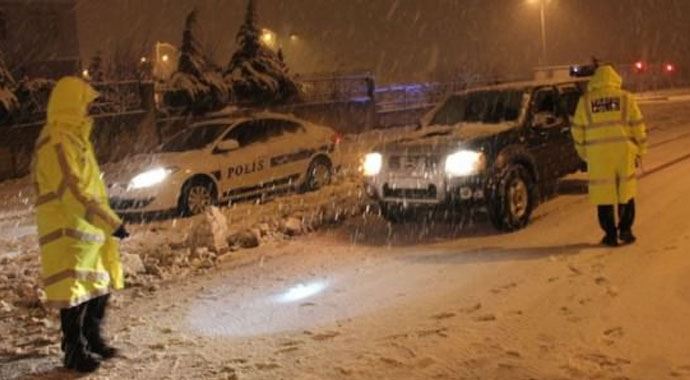Malatya-Kayseri yolu ulaşıma kapandı Malatya-Kayseri yolu ulaşıma kapandı