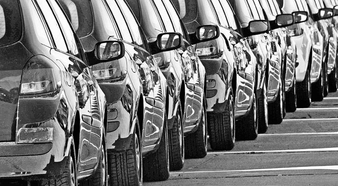 Benzinli araçların fiyatı düştü, 2000 cc'ler uçtu Benzinli araçların fiyatı düştü, 2000 cc'ler uçtu