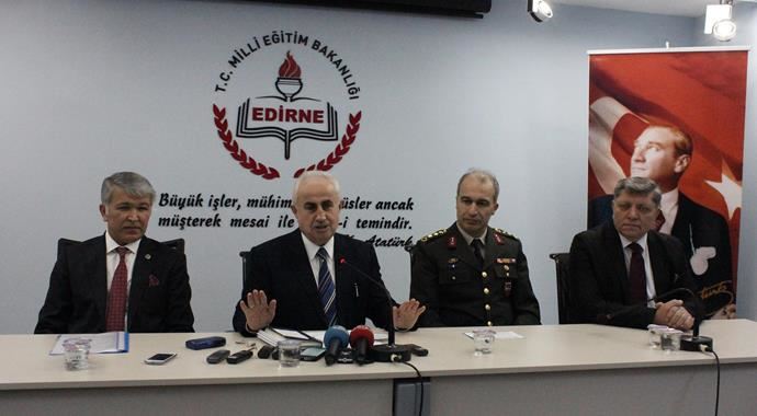 Haberi manşetten yayımlanan gazeteciye altın Haberi manşetten yayımlanan gazeteciye altın