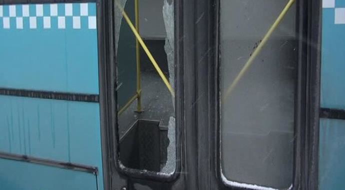 İstanbul'da halk otobüsü kurşunlandı İstanbul'da halk otobüsü kurşunlandı