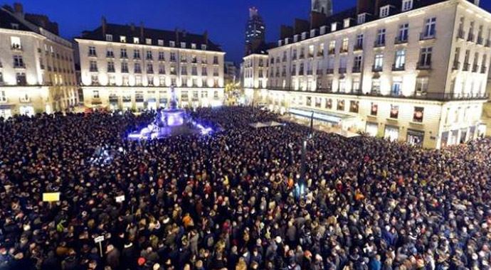 'Paris'te sessiz protesto' 'Paris'te sessiz protesto'