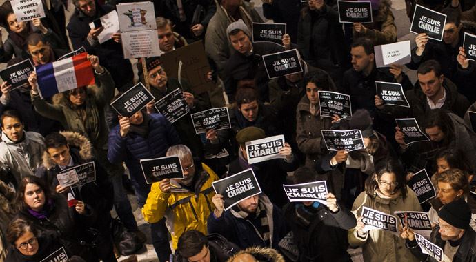 Paris'teki silahlı saldırı New York'ta protesto edildi Paris'teki silahlı saldırı New York'ta protesto edildi
