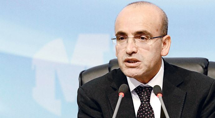 Bakan Şimşek'ten kulüplere: Borç batağında pahalı transferi aklım almıyor Bakan Şimşek'ten kulüplere: Borç batağında pahalı transferi aklım almıyor