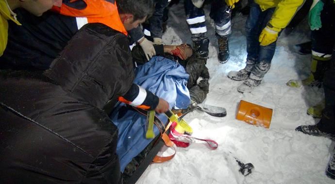 Erzincan'da feci kaza yolcu otobüsü devrildi, 1 ölü 41 yaralı Erzincan'da feci kaza yolcu otobüsü devrildi, 1 ölü 41 yaralı