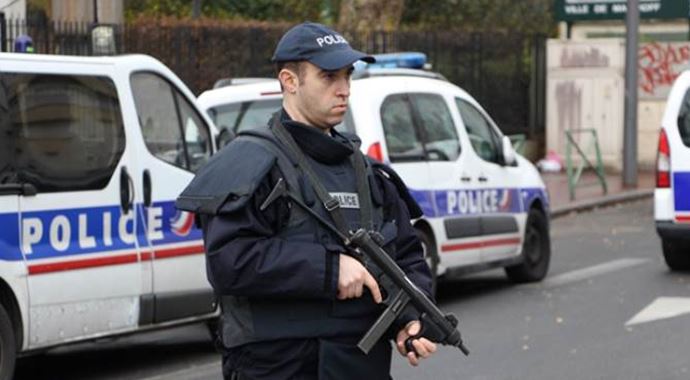 Fransa'da cami yakınında patlama! Fransa'da cami yakınında patlama!