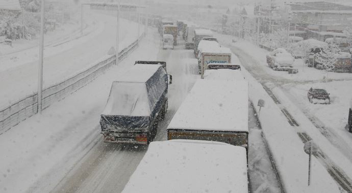Sürücüler 'TIR'latmak üzere! Sürücüler 'TIR'latmak üzere!