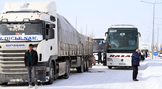 Sivas-Malatya karayolunda ulaşım normale döndü Sivas-Malatya karayolunda ulaşım normale döndü