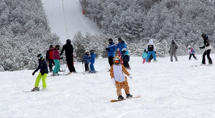Palandöken'e hem kar hem turist yağdı Palandöken'e hem kar hem turist yağdı