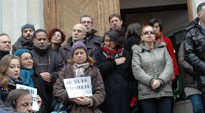 İstanbul&#039;da, Fransa&#039;da ölenler için saygı duruşu