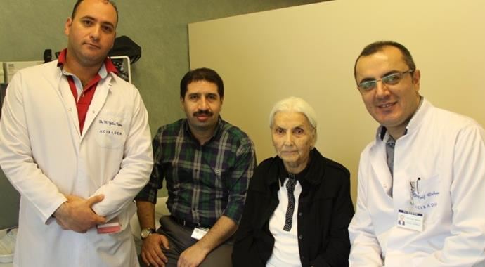 Safrasından 14 taş çıkarıldı Safrasından 14 taş çıkarıldı