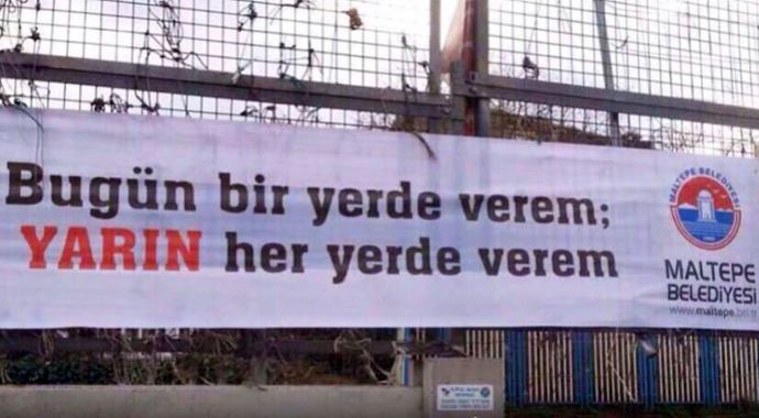 CHP'li belediyenin bu afişini görenler bir daha baktı!
