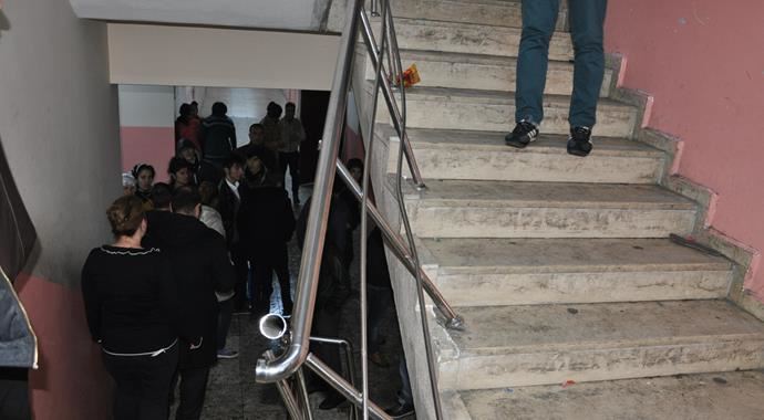 Okulda akılalmaz olay, teneffüse çıkarken 10 öğrenci yaralandı