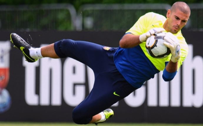 Victor Valdes, resmen Manchester'da Victor Valdes, resmen Manchester'da