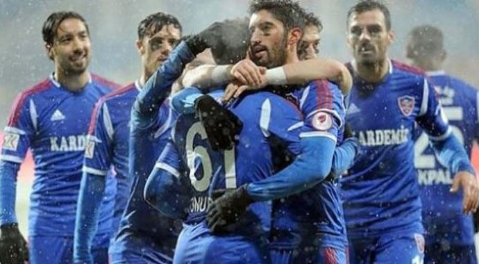 Karabükspor 3 isim ile yollarını ayırdı