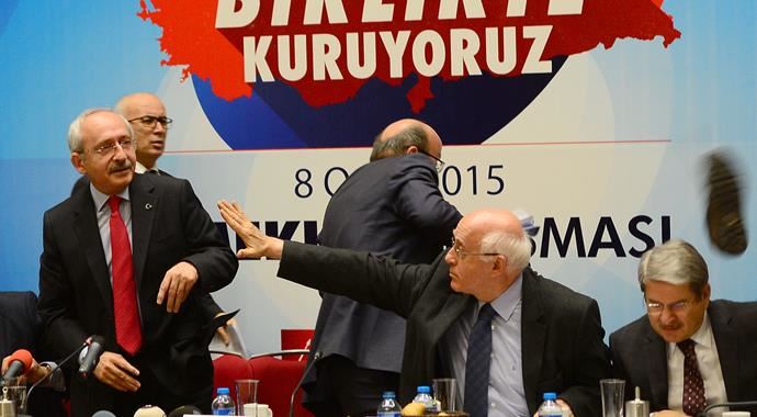 Kılıçdaroğlu'na ayakkabı fırlatan adam hakkında karar verildi! Kılıçdaroğlu'na ayakkabı fırlatan adam hakkında karar verildi!