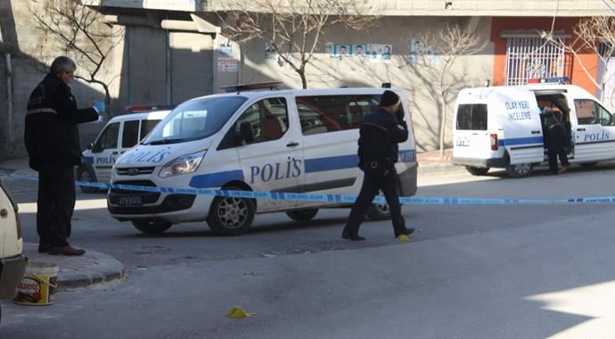Babasına gelen kurşunların önüne atlayarak can verdi Babasına gelen kurşunların önüne atlayarak can verdi