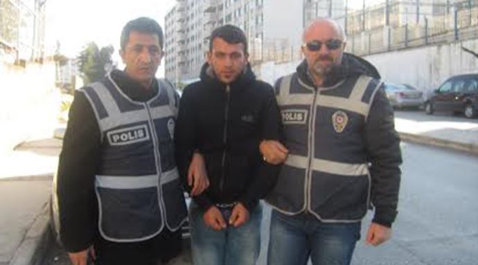 'Komiser Ahmet' yalanıyla 125 bin lira dolandırdı 'Komiser Ahmet' yalanıyla 125 bin lira dolandırdı