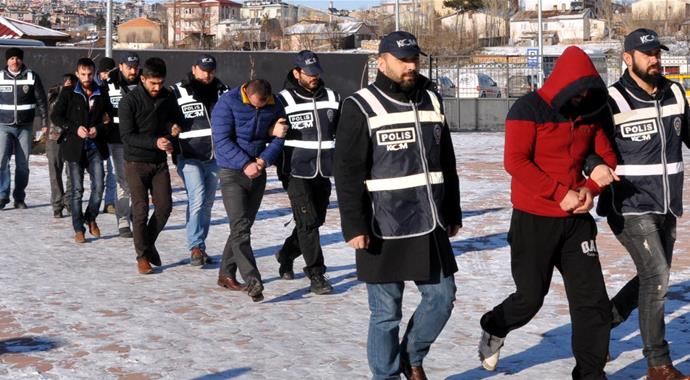 Sivas&#039;ta örgüt operasyonu: 10 gözaltı