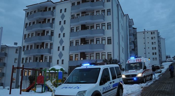 Banyoda düşen gazi öldü, hamile eşi kriz geçirdi Banyoda düşen gazi öldü, hamile eşi kriz geçirdi