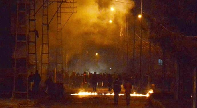 Batman'da polise bombalı, molotoflu saldırı Batman'da polise bombalı, molotoflu saldırı