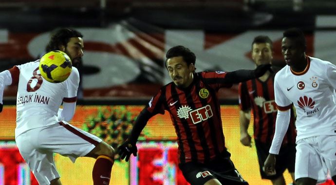 Galatasaray kaptanıyla güldü Galatasaray kaptanıyla güldü