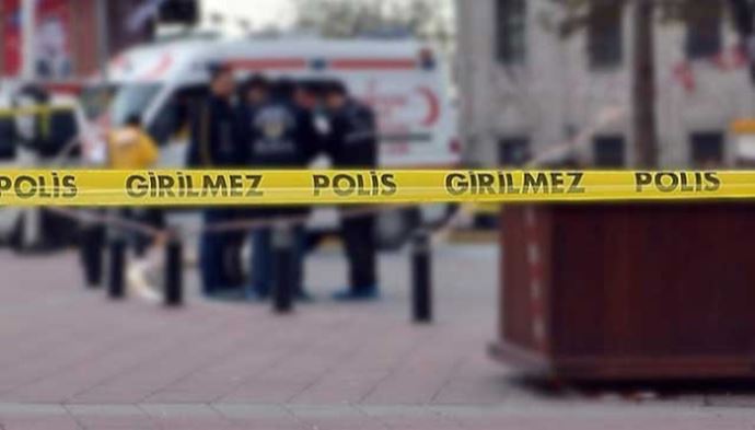İzmir&#039;de dehşet! Eşi ve 2 kızını öldürdü