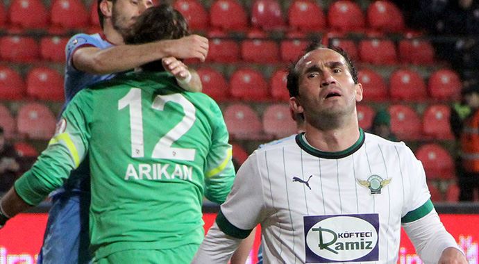 Akhisar Belediyespor'da Gekas'a uyarı Akhisar Belediyespor'da Gekas'a uyarı