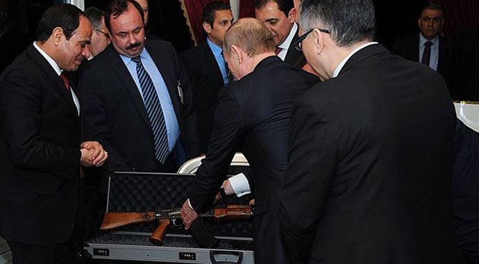 Putin'den Sisi'ye anlamlı hediye! Putin'den Sisi'ye anlamlı hediye!