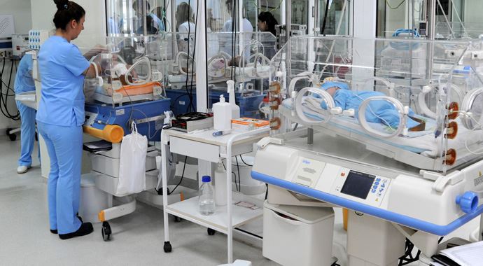 Fransa&#039;da bebekleri karışan iki aileye tazminat