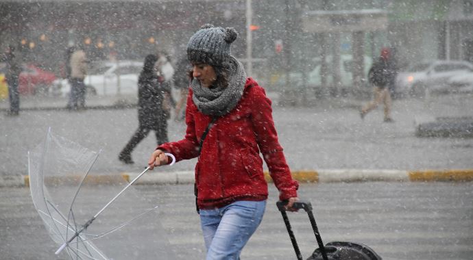 İstanbul Valiliği&#039;nden son dakika kar tatili açıklaması!