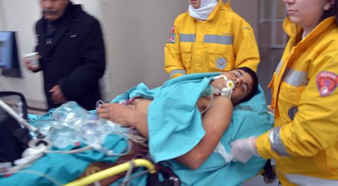 Polis, yaralı genci ölmek üzereyken buldu Polis, yaralı genci ölmek üzereyken buldu