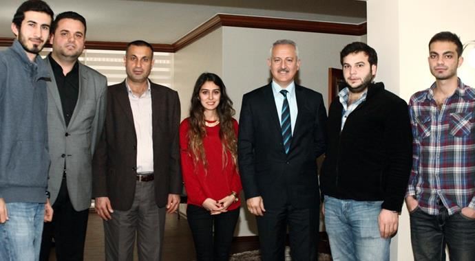 Hayırsever işadamı o çocukları ortada bırakmadı