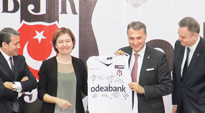 Fikret Orman'dan liderlik yorumu: Bu derenin altından çok sular akar Fikret Orman'dan liderlik yorumu: Bu derenin altından çok sular akar