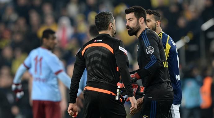 Fenerbahçe&#039;nin tecrübeli kalecisine ağır ceza yolda