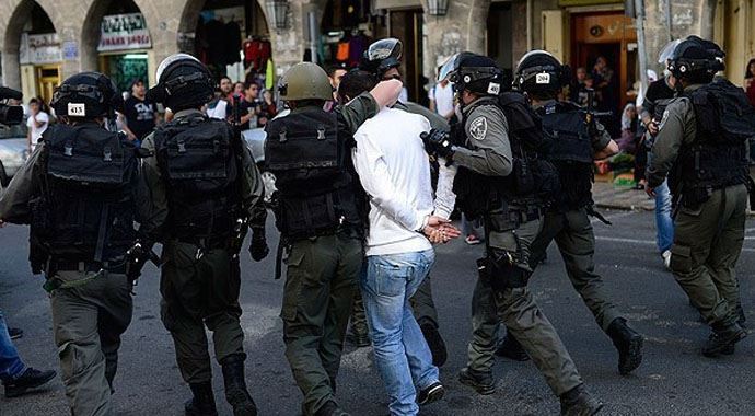 İsrail askeri 13 Filistinliyi gözaltına aldı!