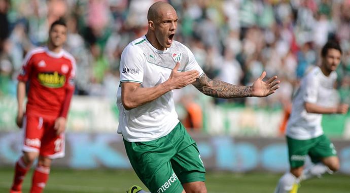 Fenerbahçe Emenike'nin yerine Fernandao'yu getiriyor Fenerbahçe Emenike'nin yerine Fernandao'yu getiriyor